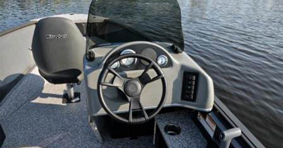 bateau-Mirrocraft-outfitter-160sc-console-laterale