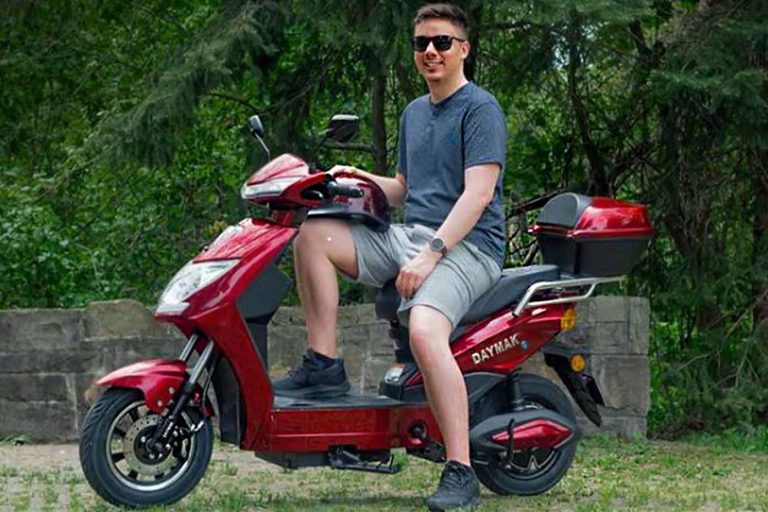 scooter electrique Vienna Daymak a vendre- rangement arriere
